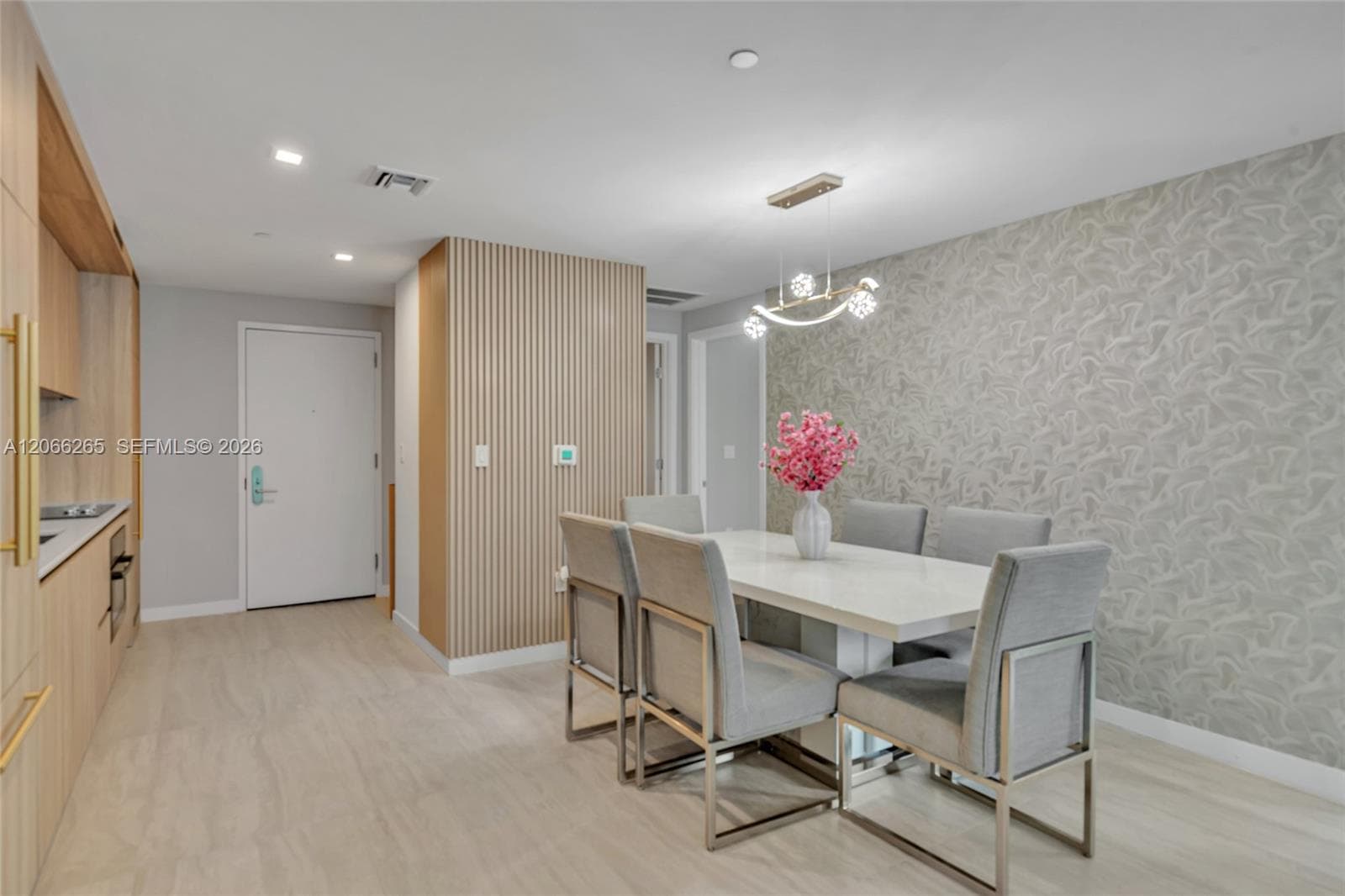 77 SE 5TH ST # 2006, Miami FL 33131