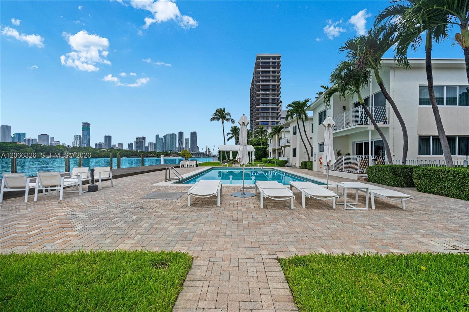 1120 Venetian Way # 1C, Miami FL 33139