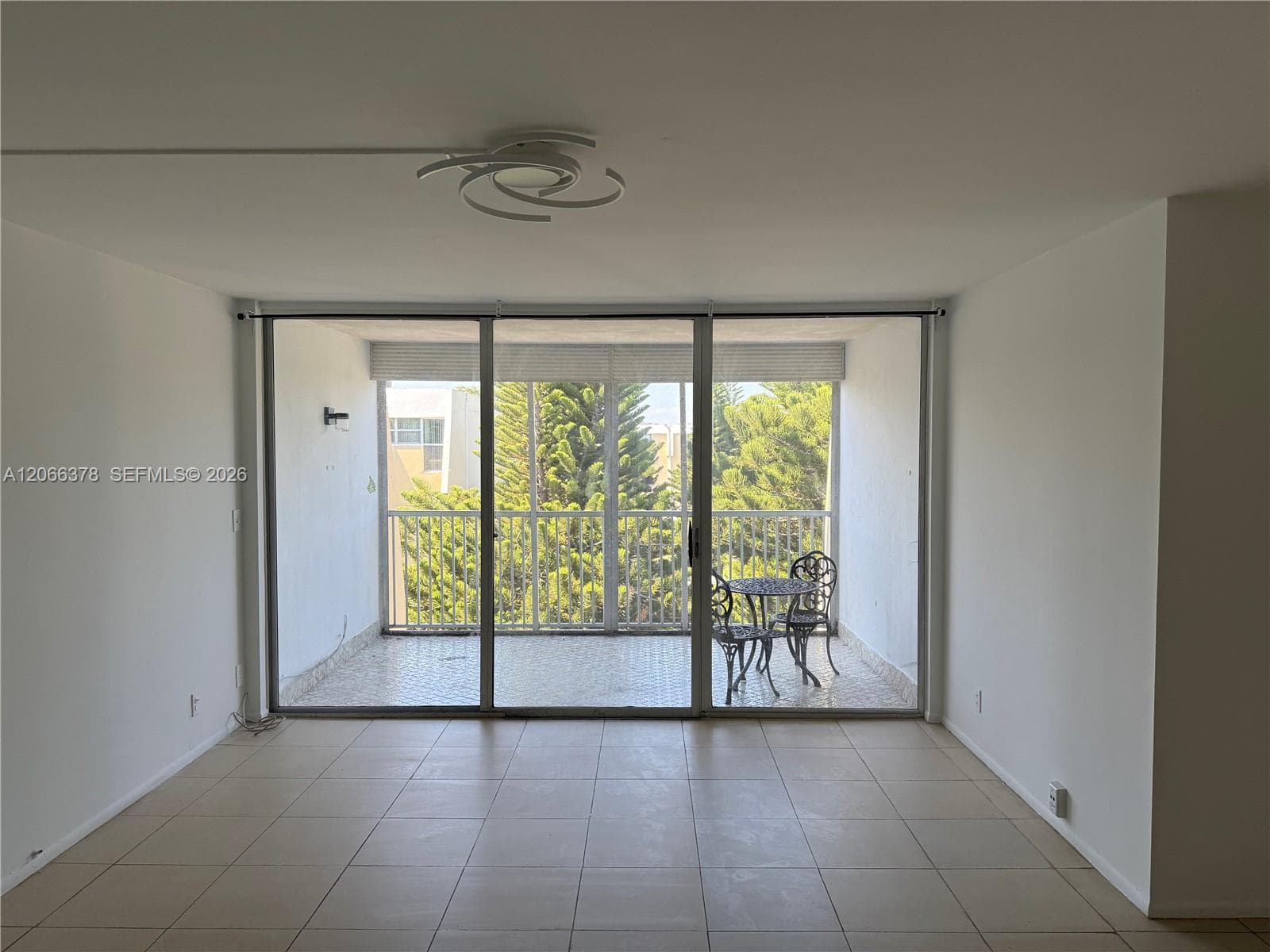 952 NE 199th St # 4K, Miami FL 33179