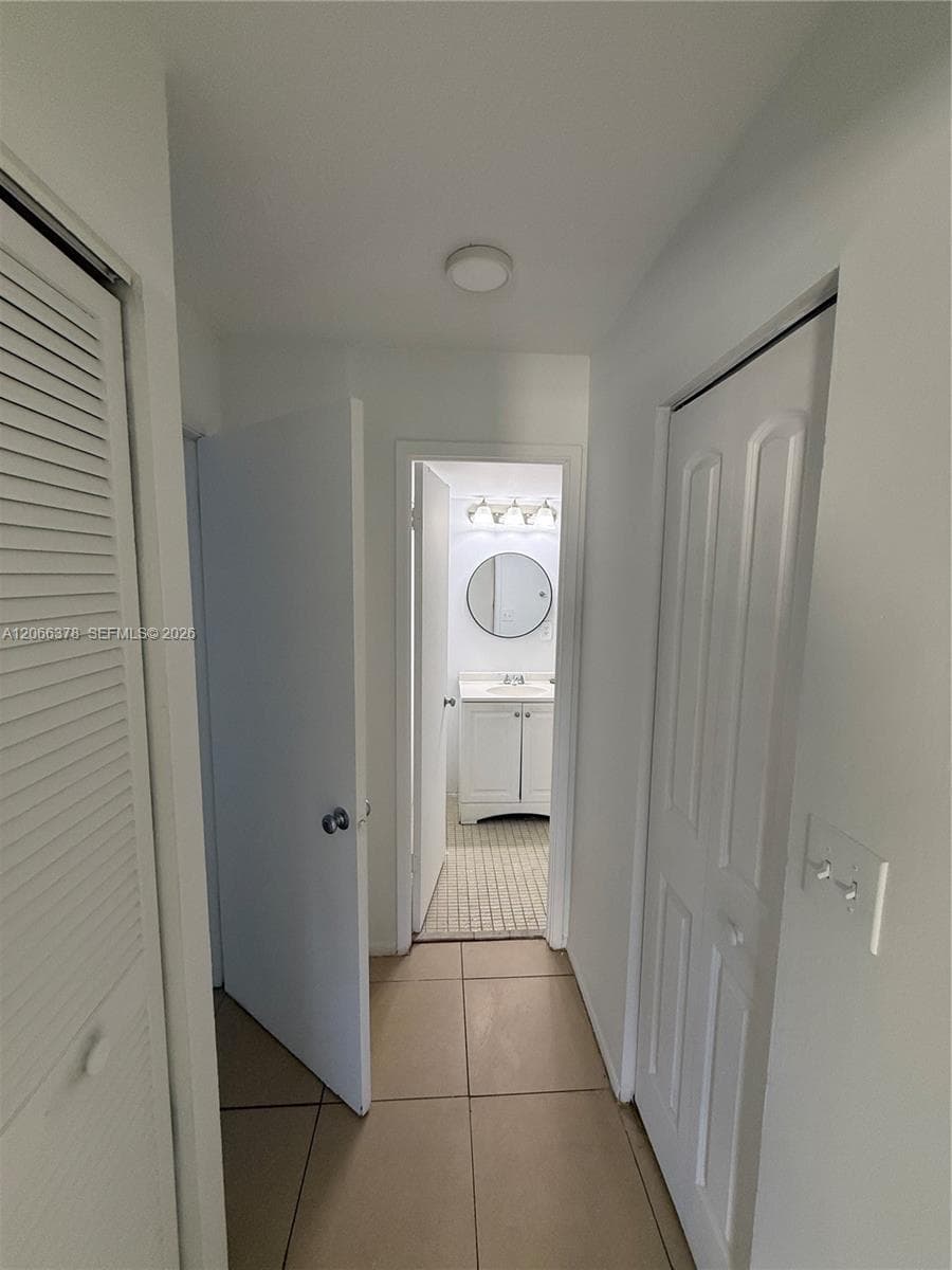 952 NE 199th St # 4K, Miami FL 33179