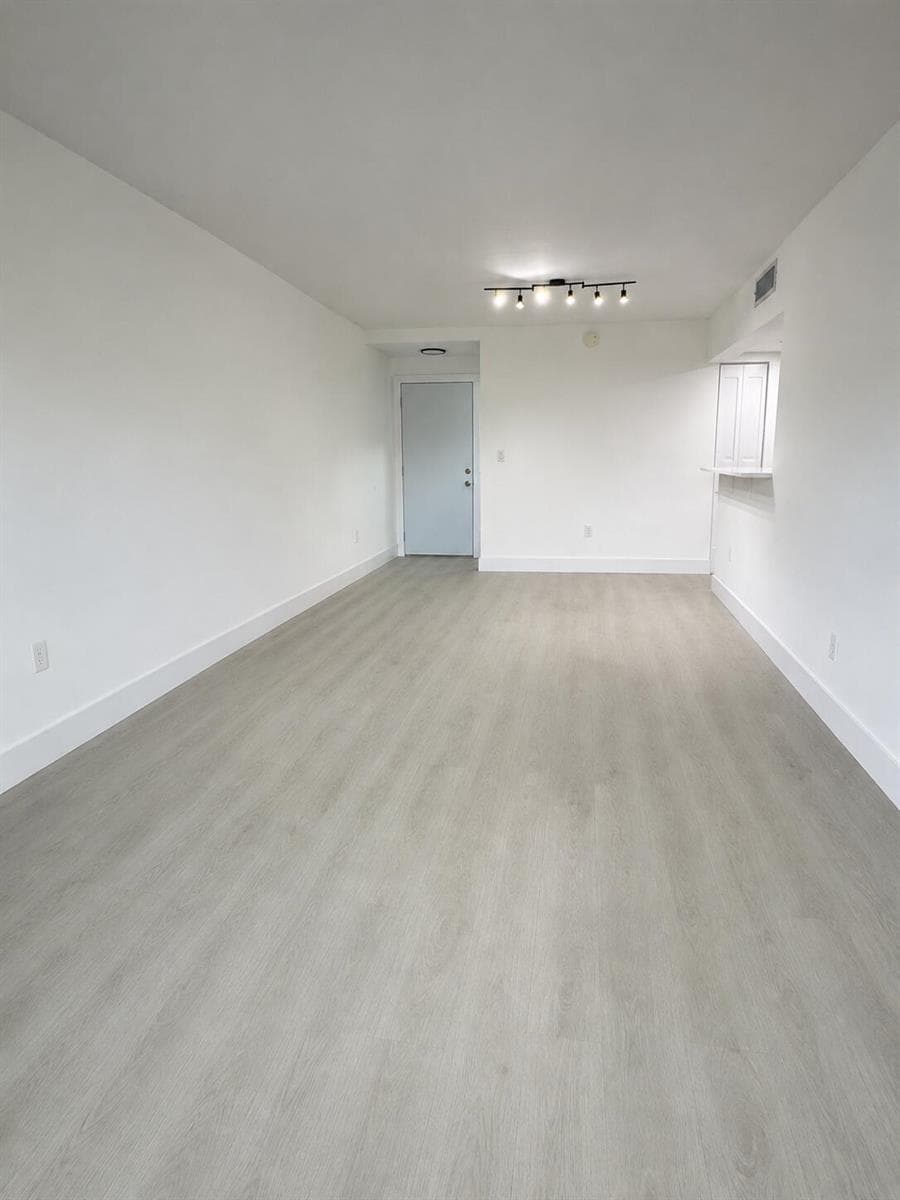 10229 NW 9th St Circle # 103, Miami FL 33172