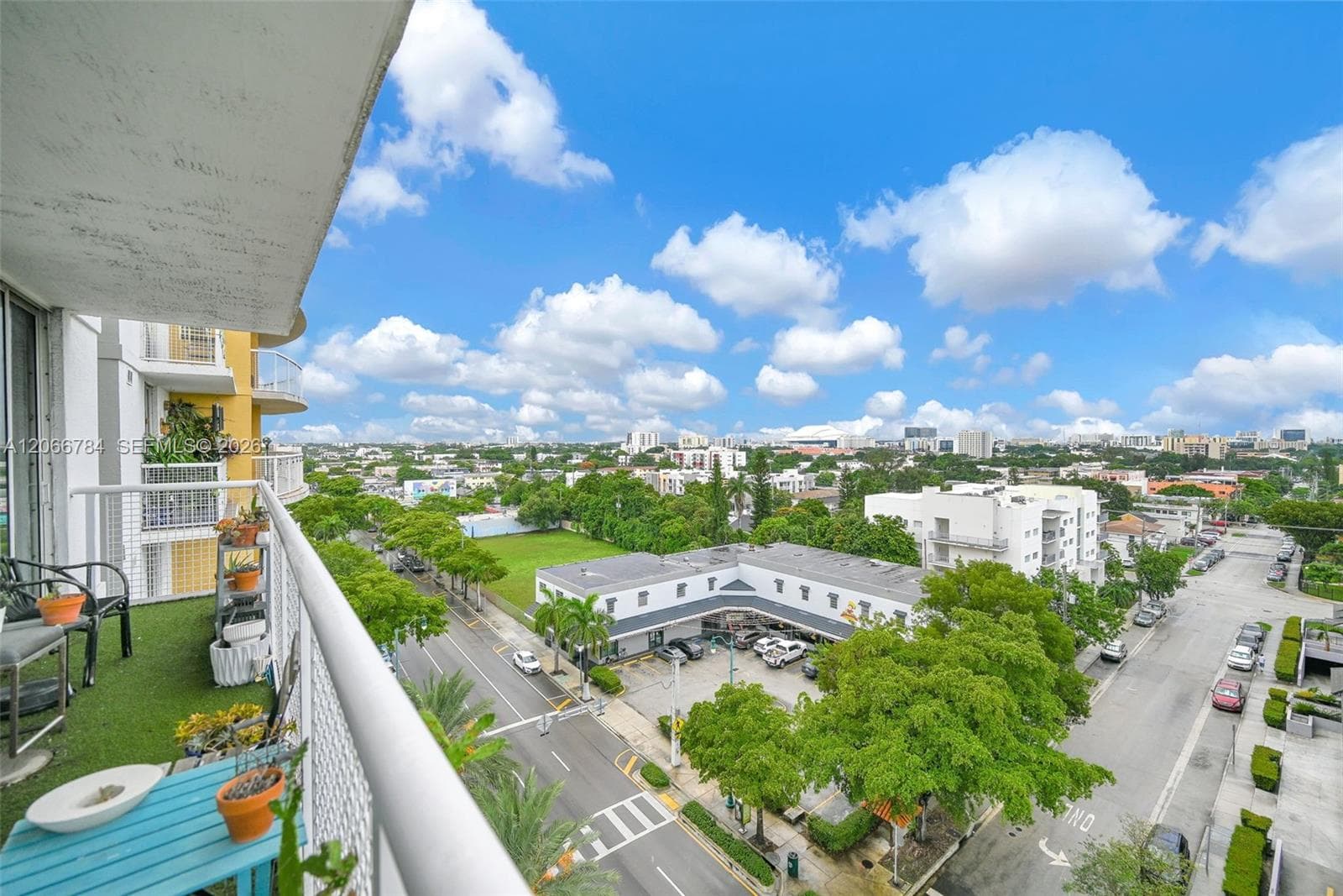 900 SW 8th St # 908, Miami FL 33130