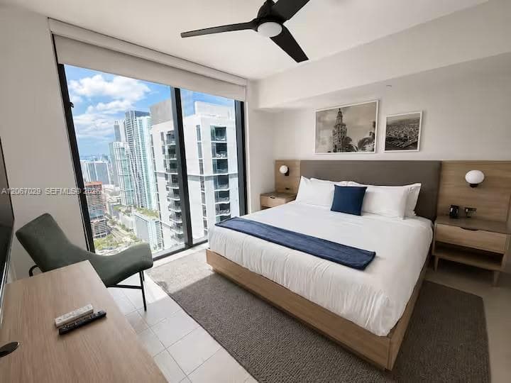 159 NE 6th St # 3911, Miami FL 33132