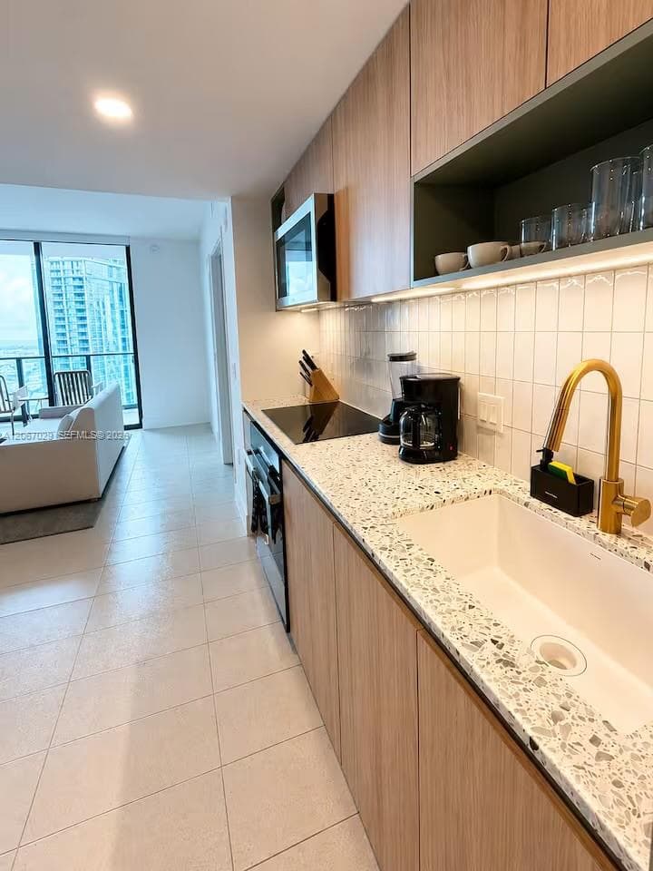 159 NE 6th St # 3911, Miami FL 33132