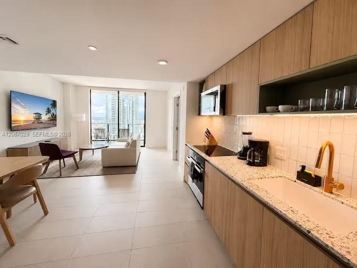 159 NE 6th St # 3911, Miami FL 33132
