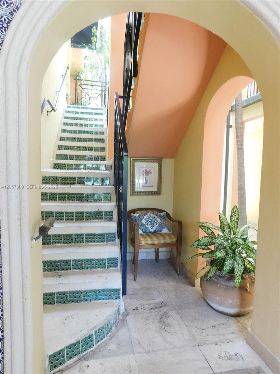 4812 Pine Tree Dr # 206, Miami Beach FL 33140