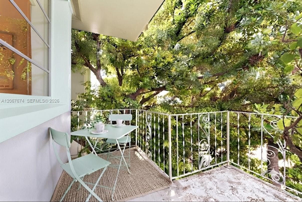 945 10th St # 3, Miami Beach FL 33139