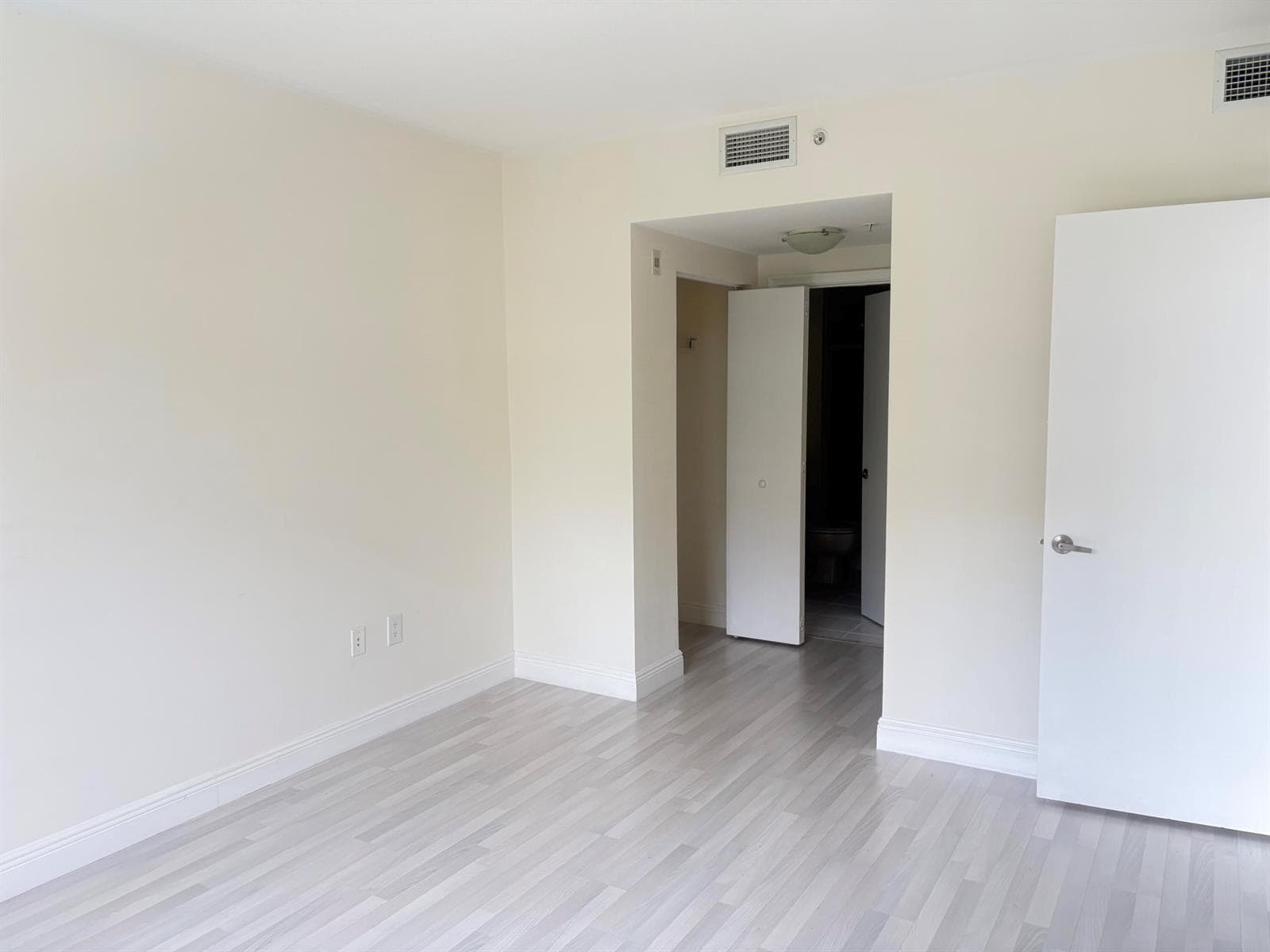 2775 NE 187th Street # 325, Miami FL 33180