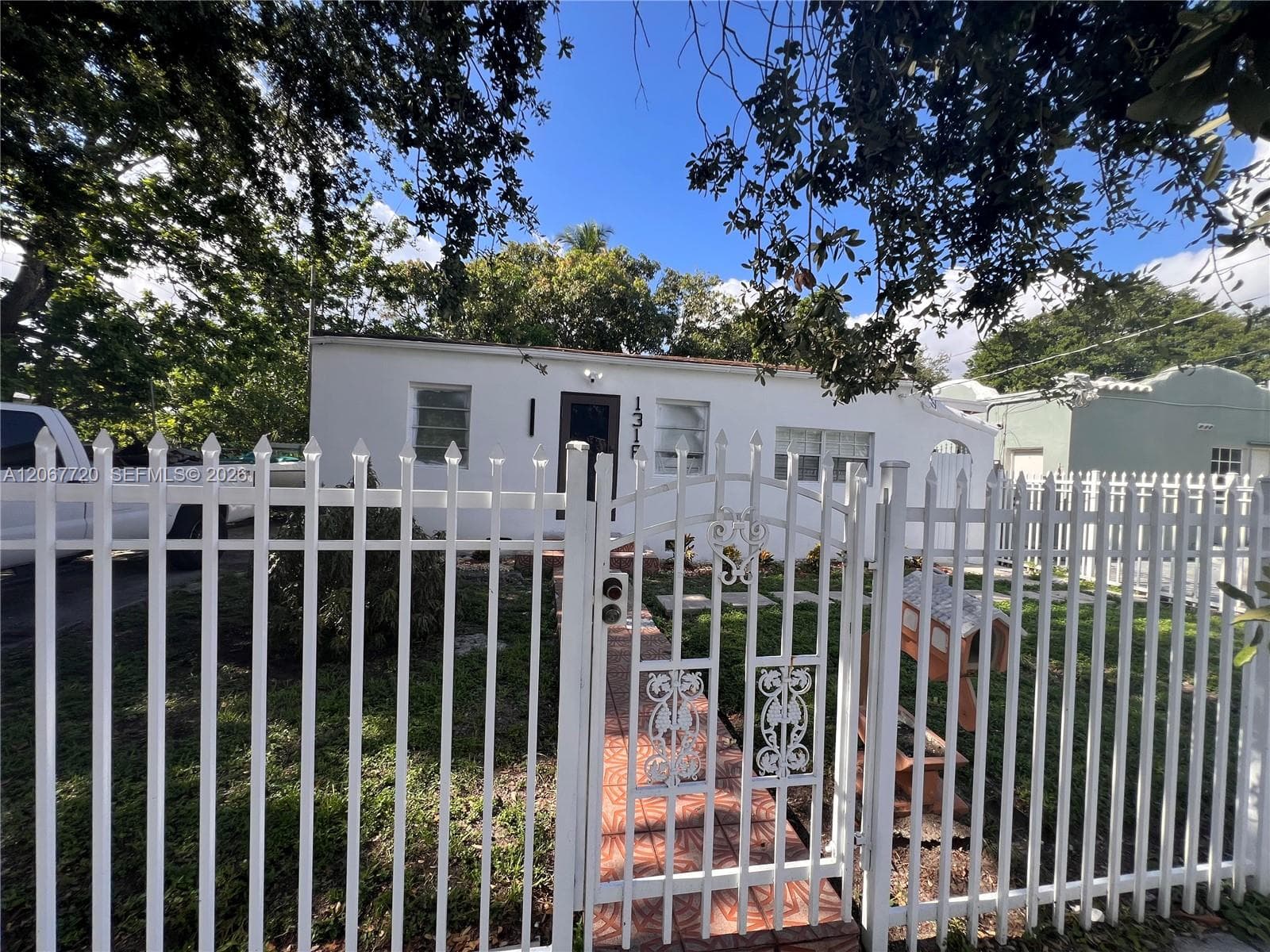 1318 NW 34th St, Miami FL 33142