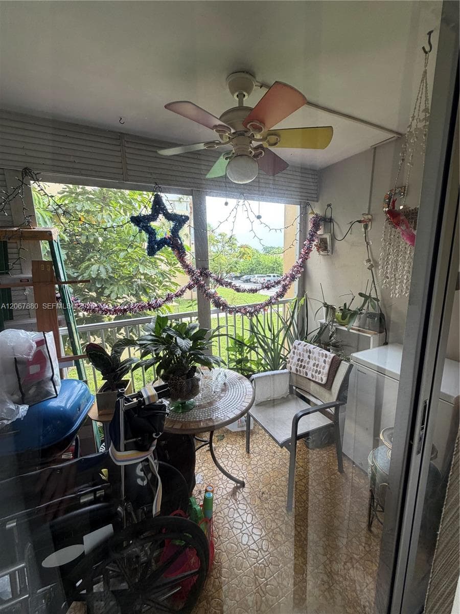 952 NE 199th St # 2N, Miami FL 33179