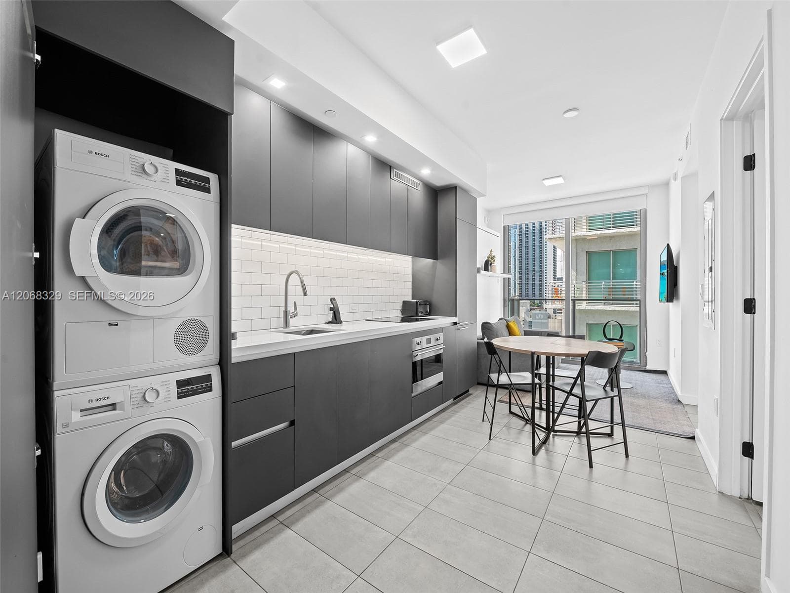227 NE 2nd St # 1807, Miami FL 33132