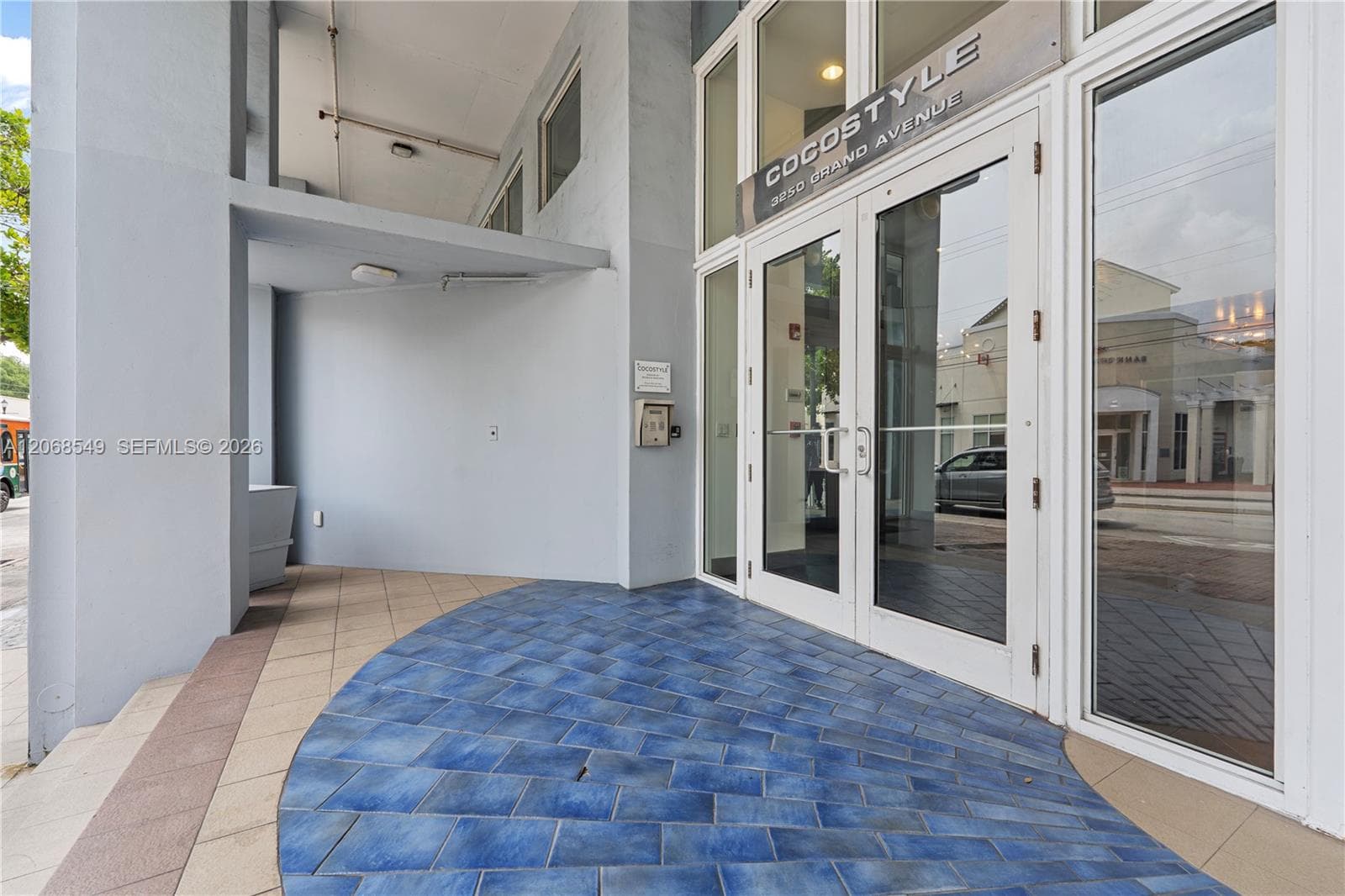 3250 Grand Ave # 406, Miami FL 33133