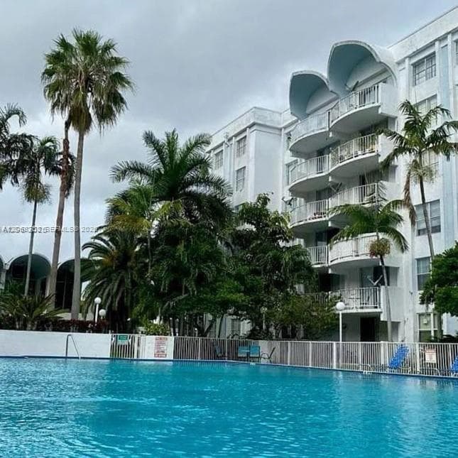 492 NW 165th St Rd # 415, Miami FL 33169