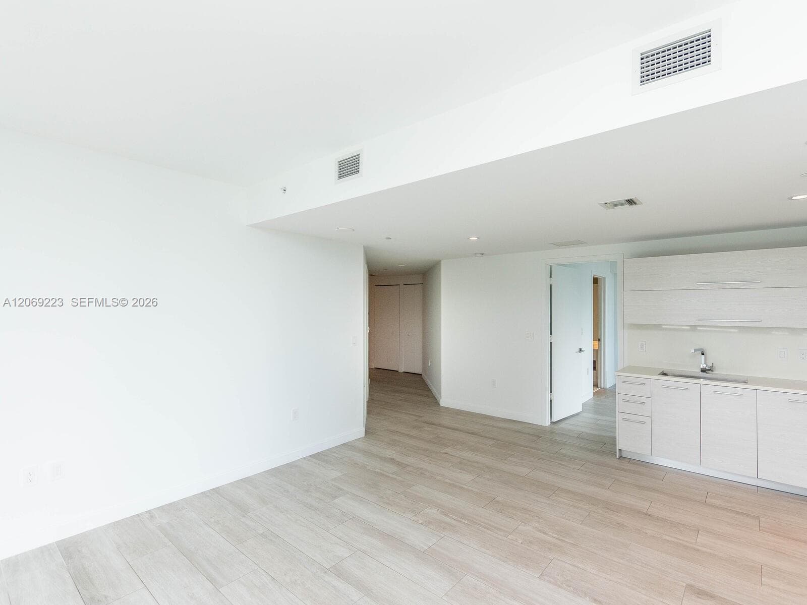 45 SW 9th St # 1201, Miami FL 33130