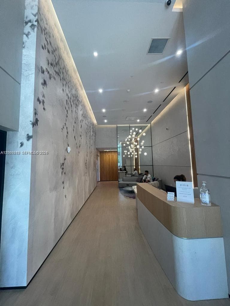227 NE 2nd St # 1613, Miami FL 33132
