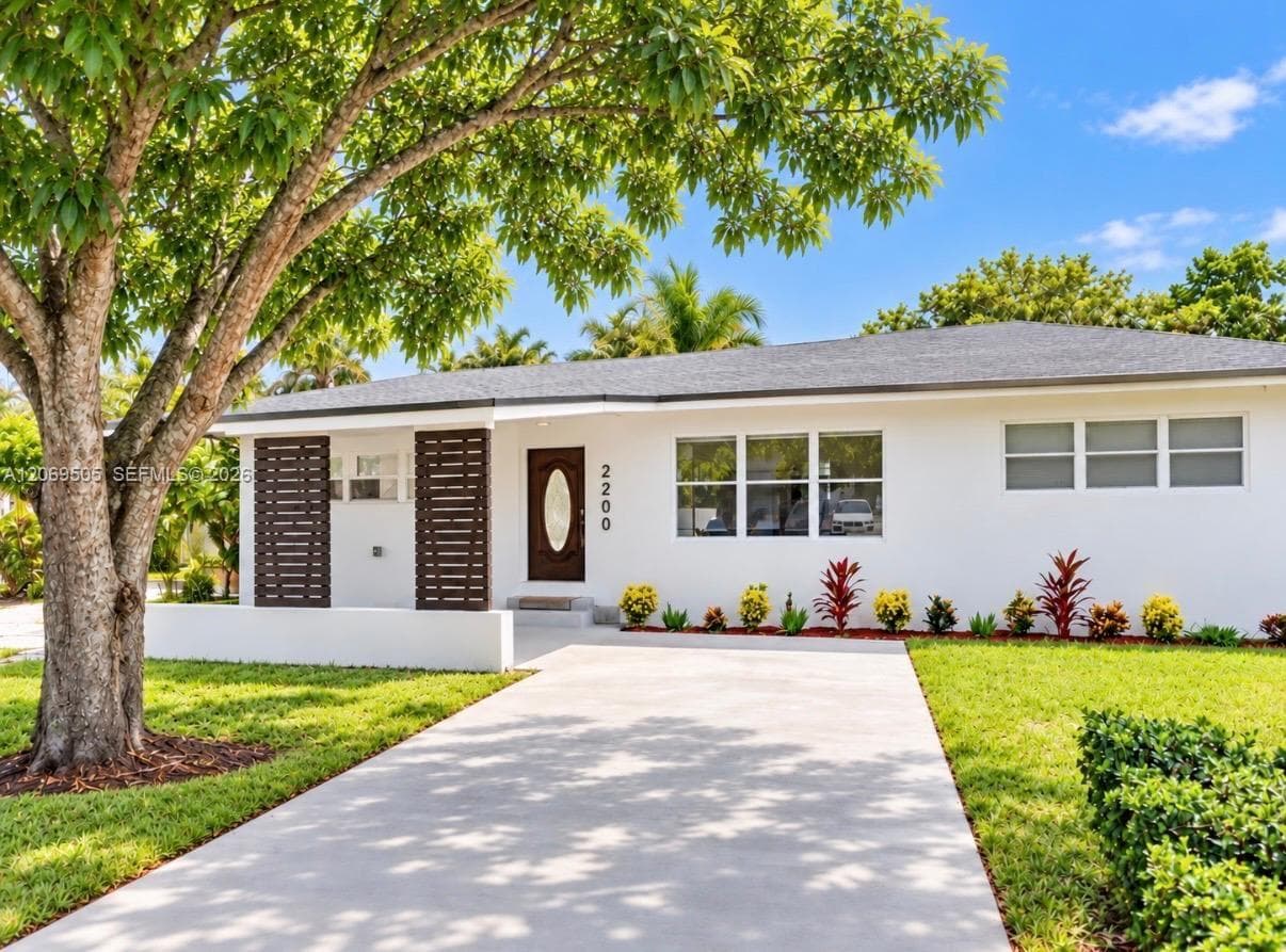 2200 NW 110th St, Miami FL 33167