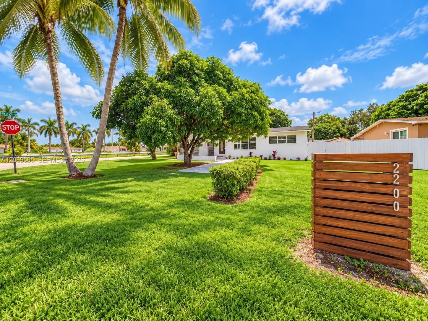 2200 NW 110th St, Miami FL 33167