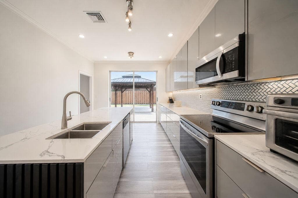 5733 NW 112th Place, Doral FL 33178