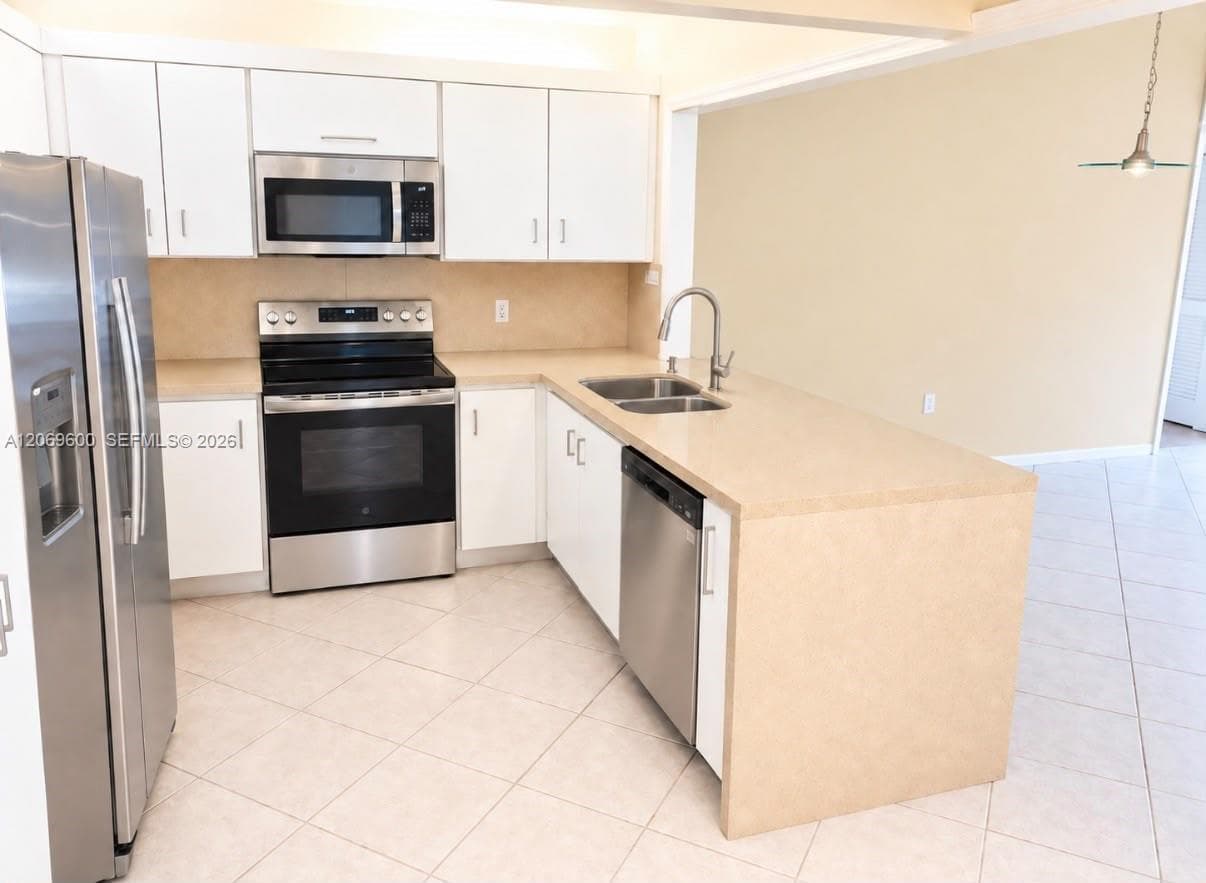 464 NE 210th Cir Ter # 10A, Miami FL 33179