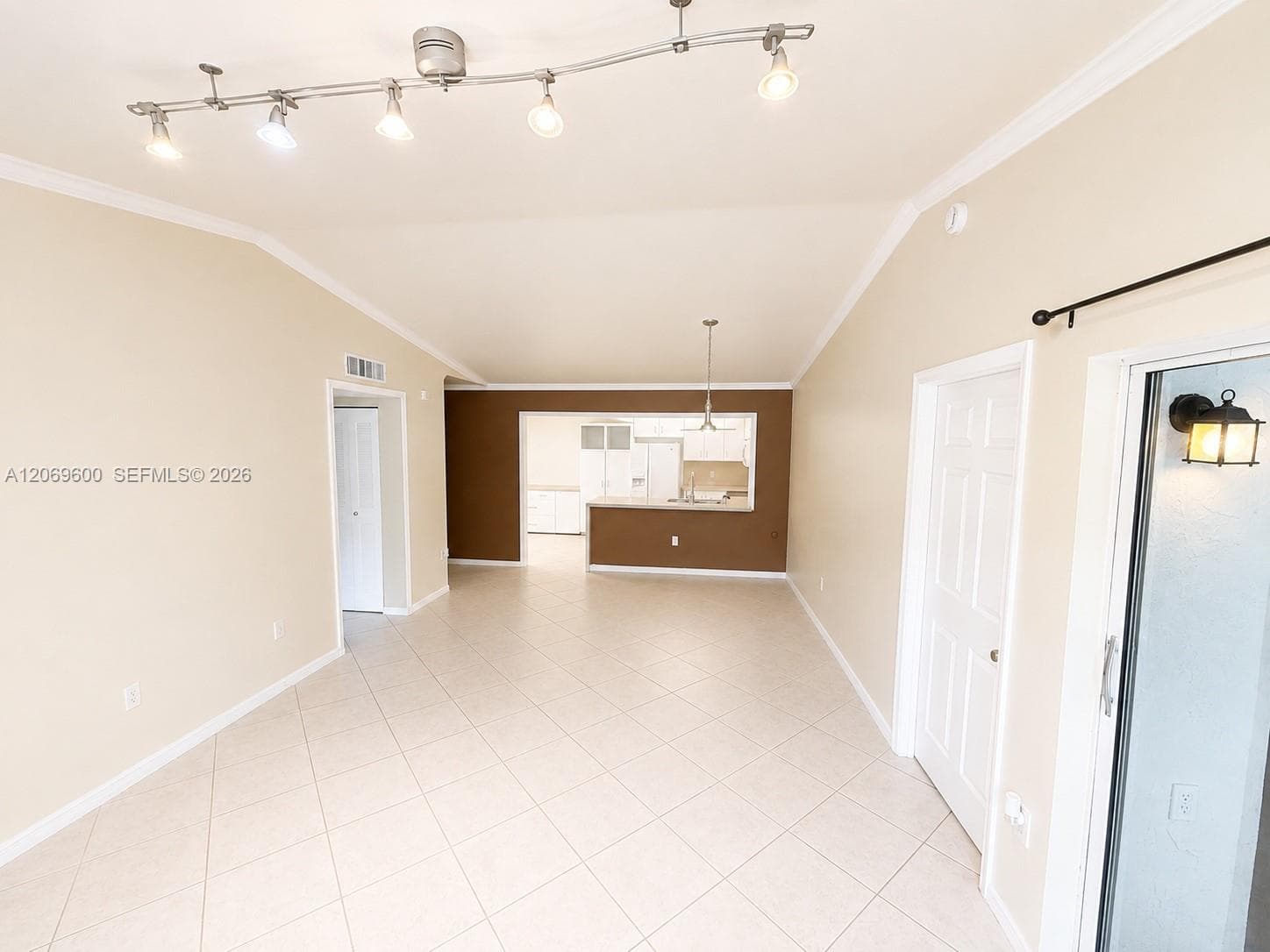 464 NE 210th Cir Ter # 10A, Miami FL 33179
