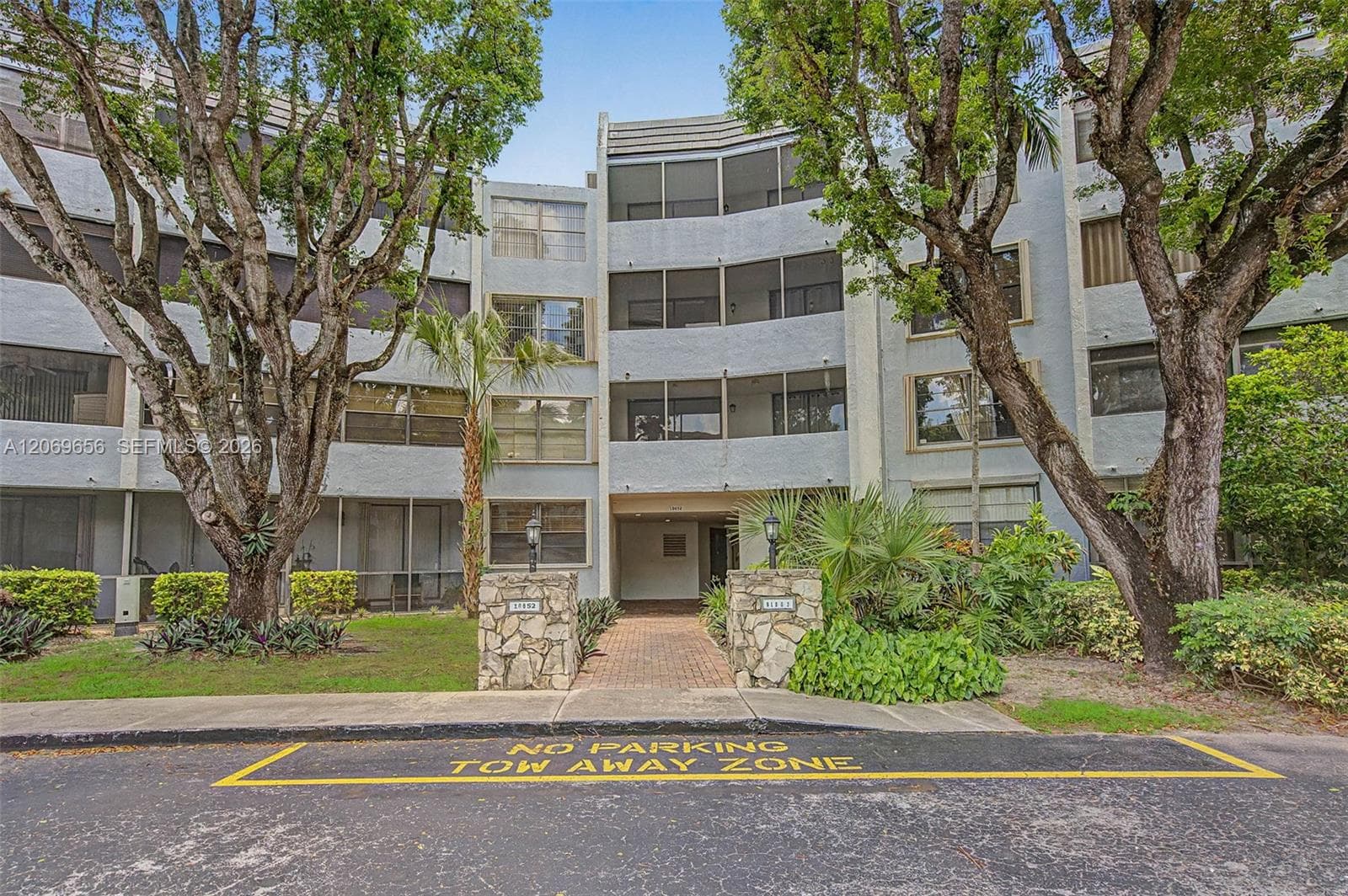 10852 N Kendall Dr # 314, Miami FL 33176