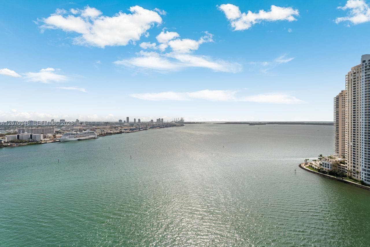 335 S Biscayne Blvd # 2609, Miami FL 33131