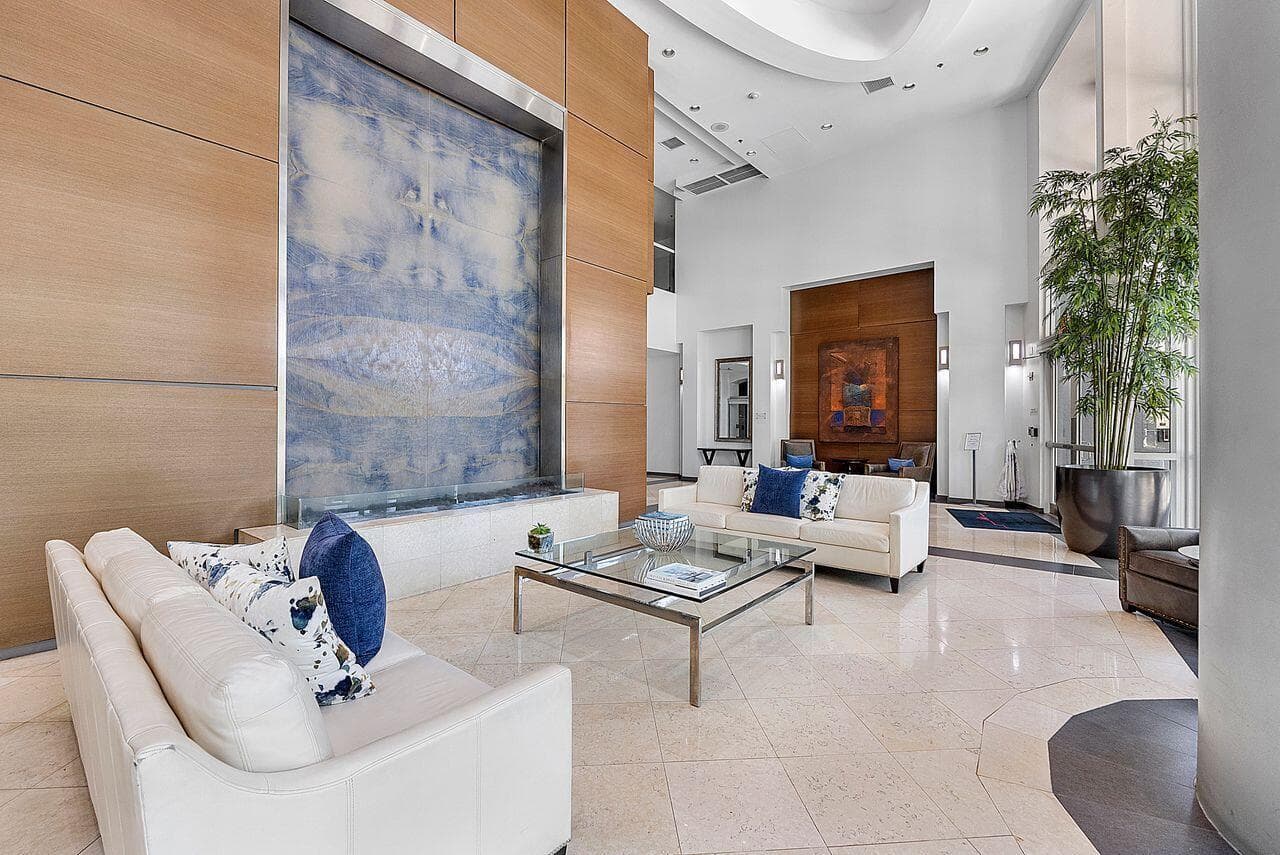 1155 BRICKELL BAY Drive # 2802, Miami FL 33131
