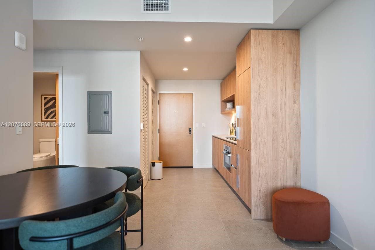 11 NE 6th # 1210, Miami FL 33132