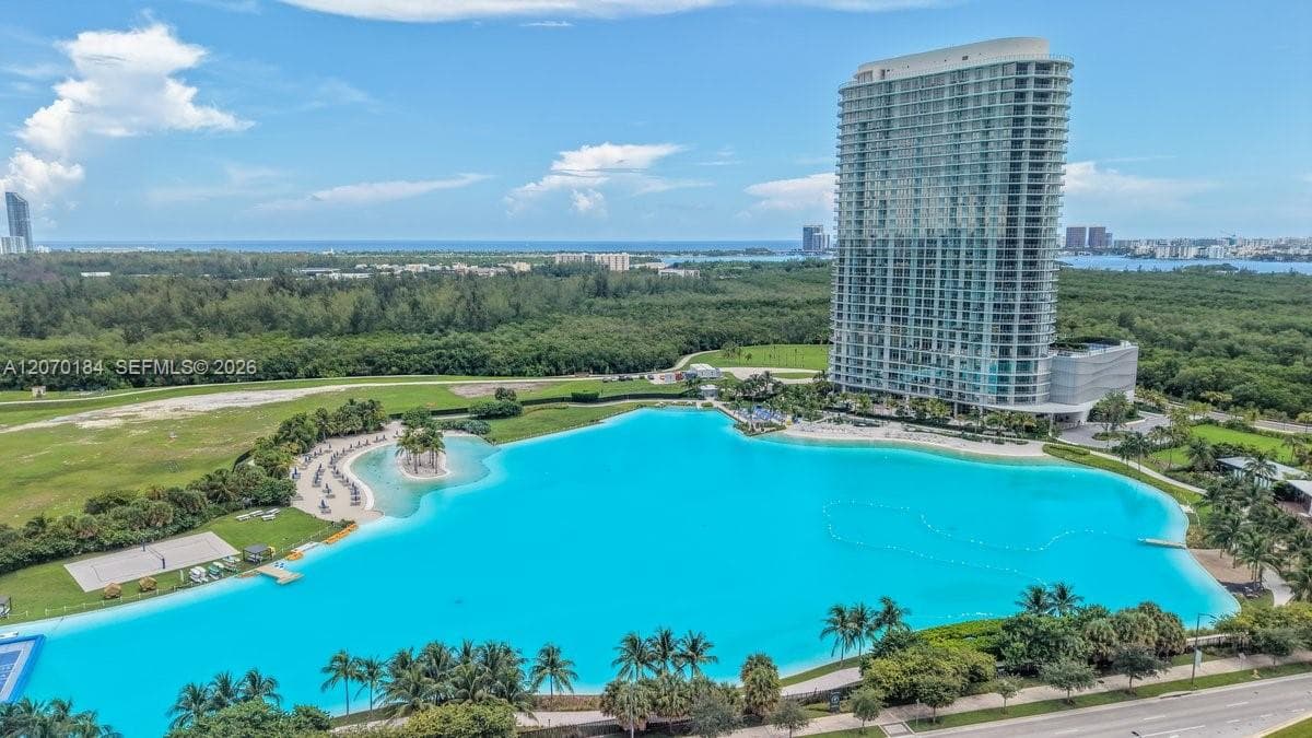 2411 Laguna Cir # 1402, Miami FL 33181