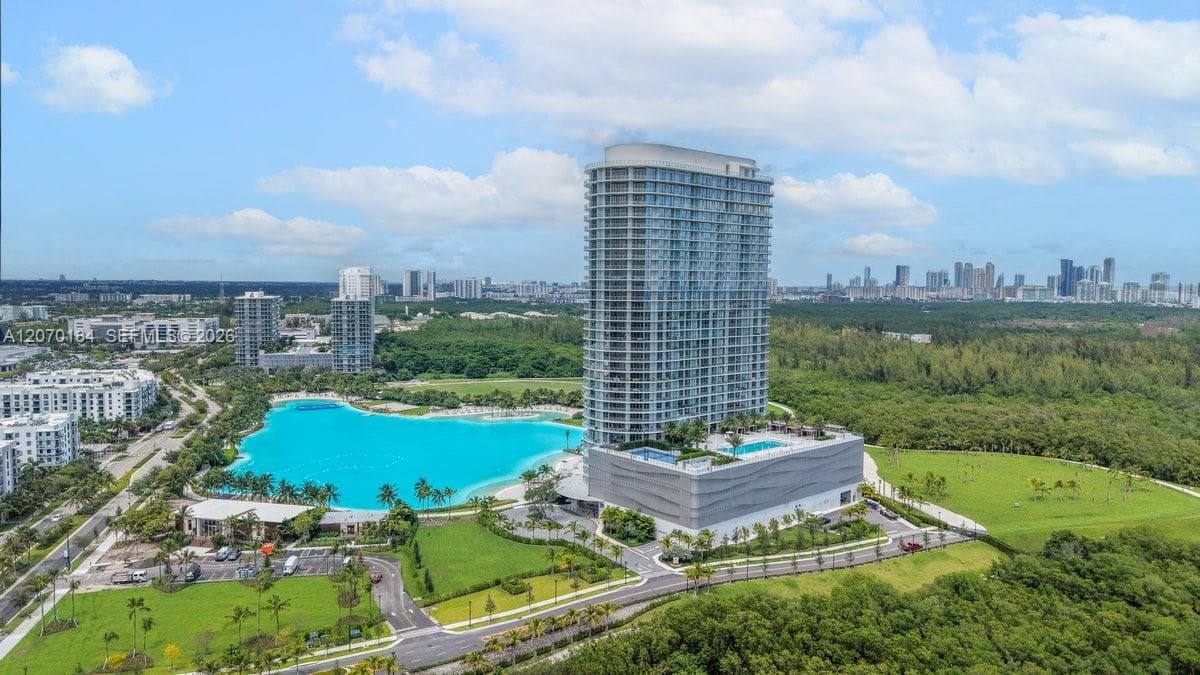 2411 Laguna Cir # 1402, Miami FL 33181