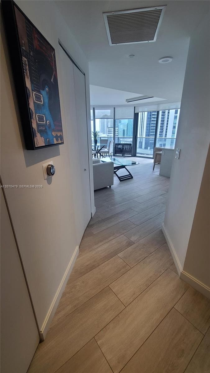 45 SW 9th St # 1503, Miami FL 33130