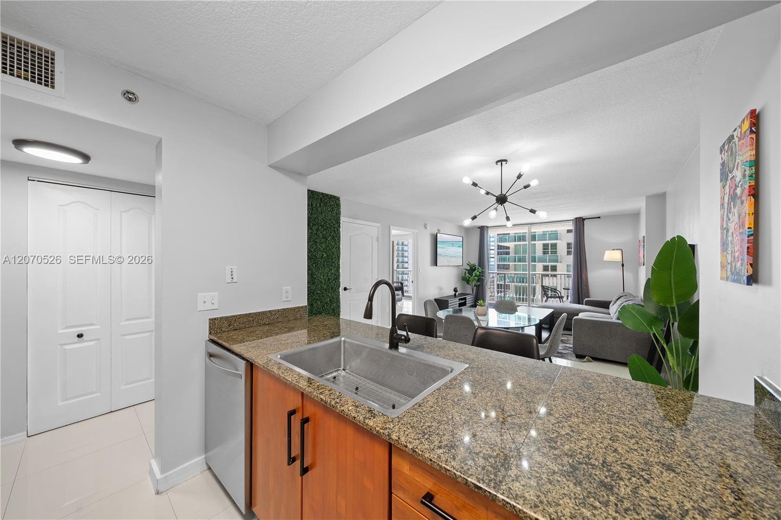 1200 Brickell Bay Dr # 2205, Miami FL 33131