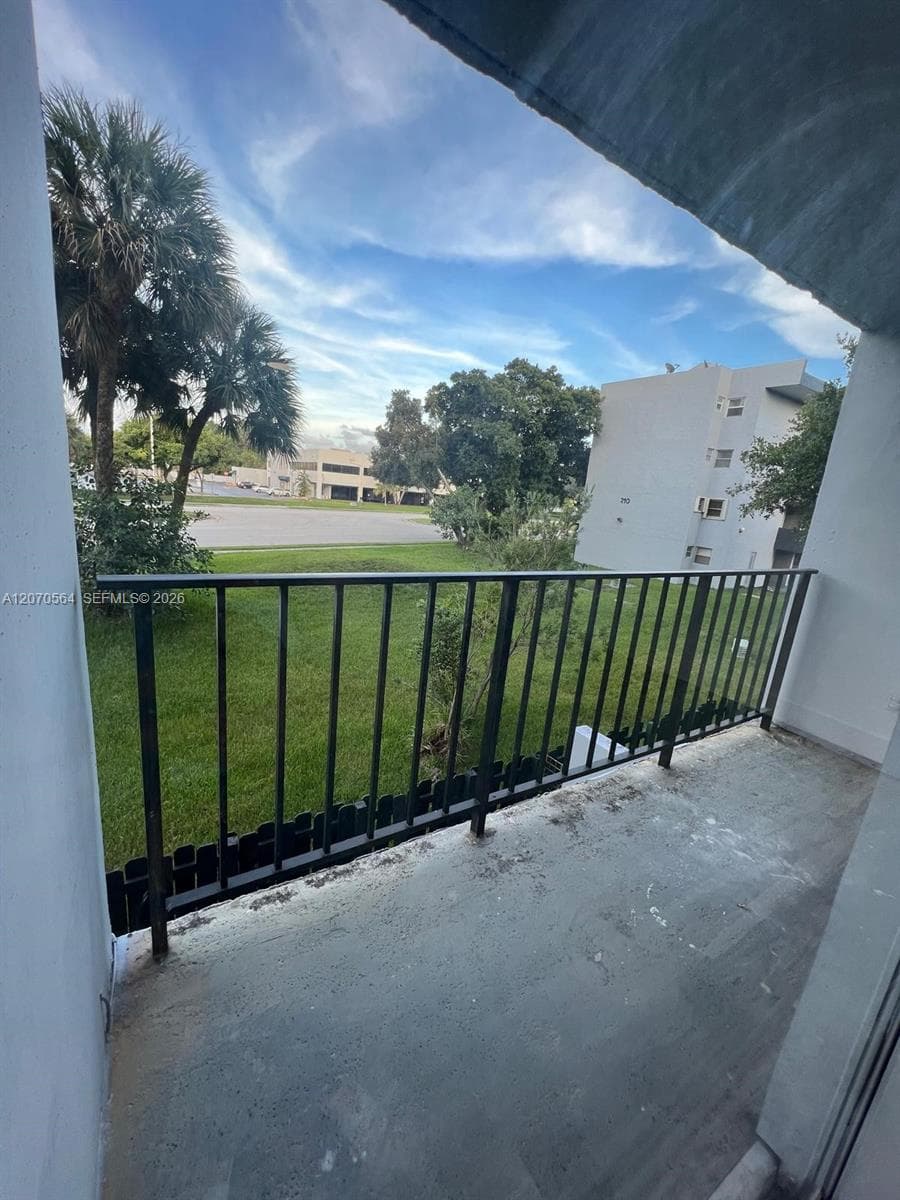 310 Fontainebleau Blvd # 204, Miami FL 33172