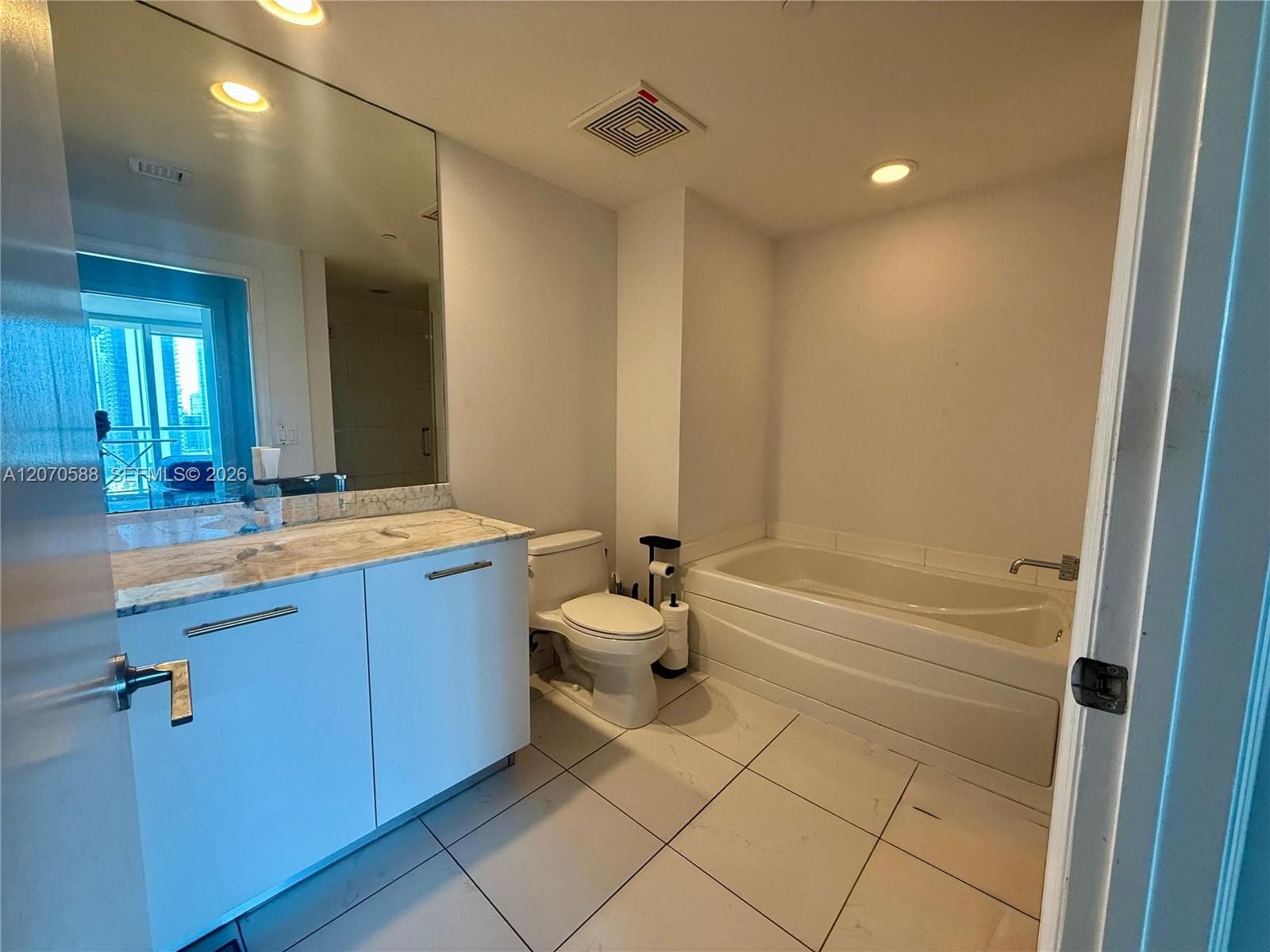 55 SE 6th St # 2404, Miami FL 33131