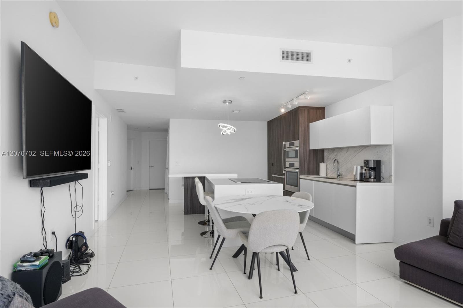851 NE 1st Ave # 1610, Miami FL 33132