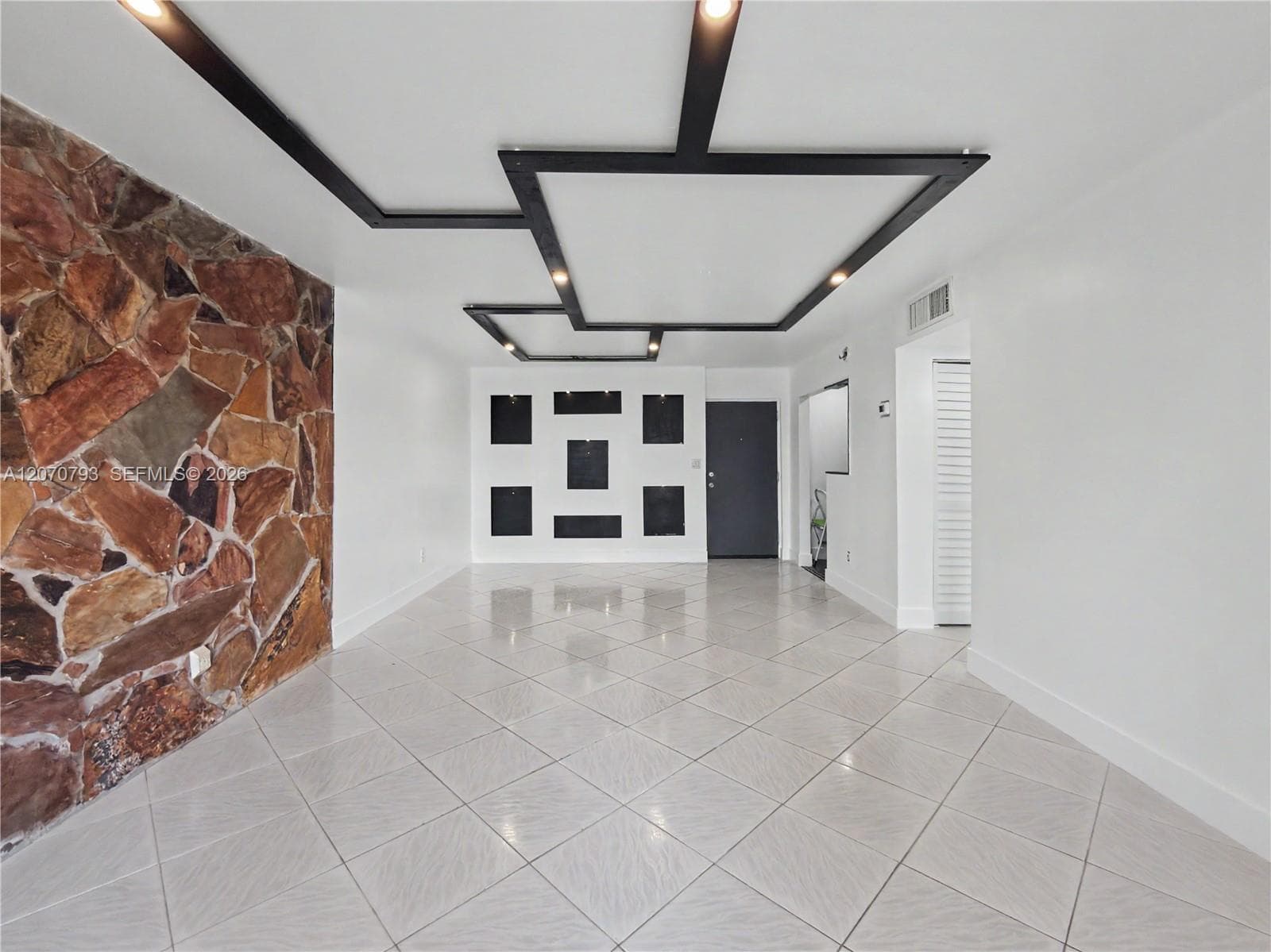 8411 NW 8th St # 102, Miami FL 33126