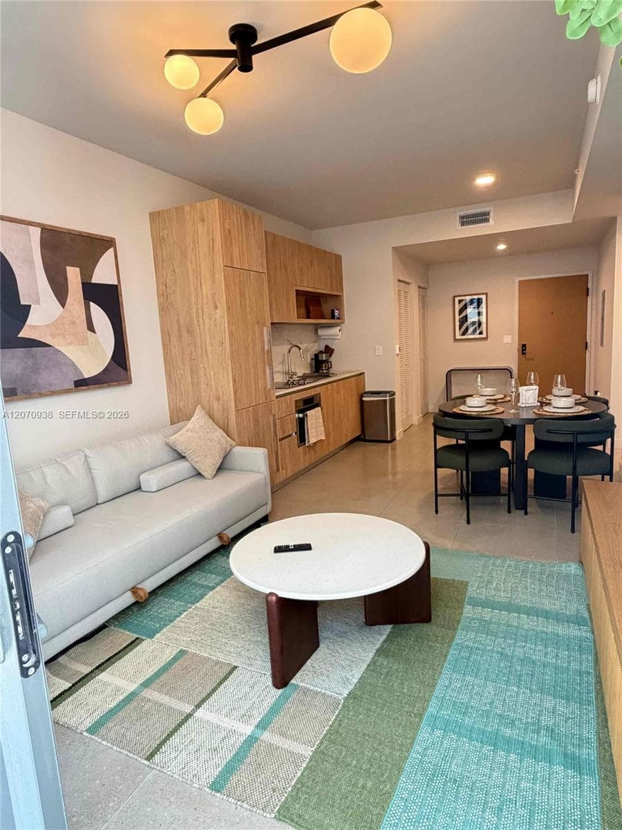 11 NE 6th St # 705, Miami FL 33132