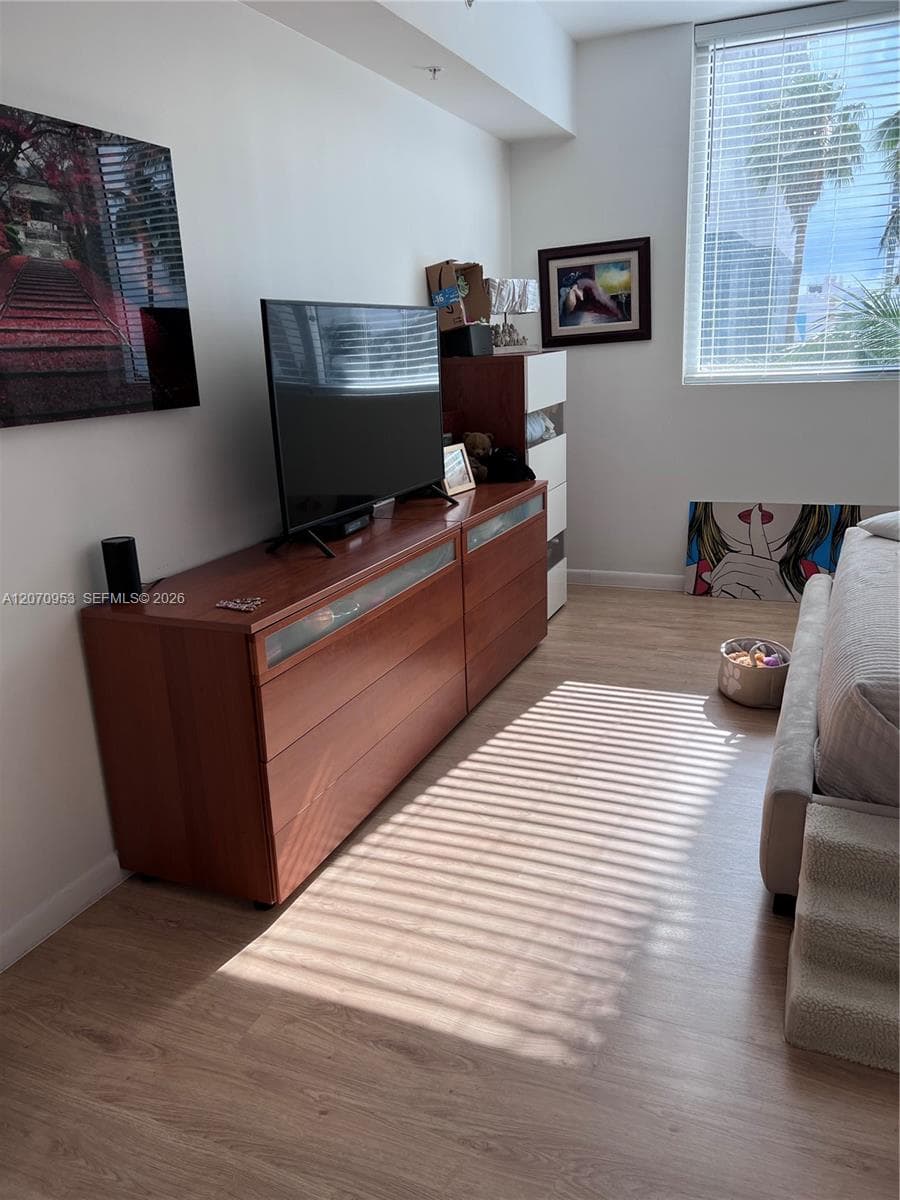 253 NE 2nd St # 902, Miami FL 33132