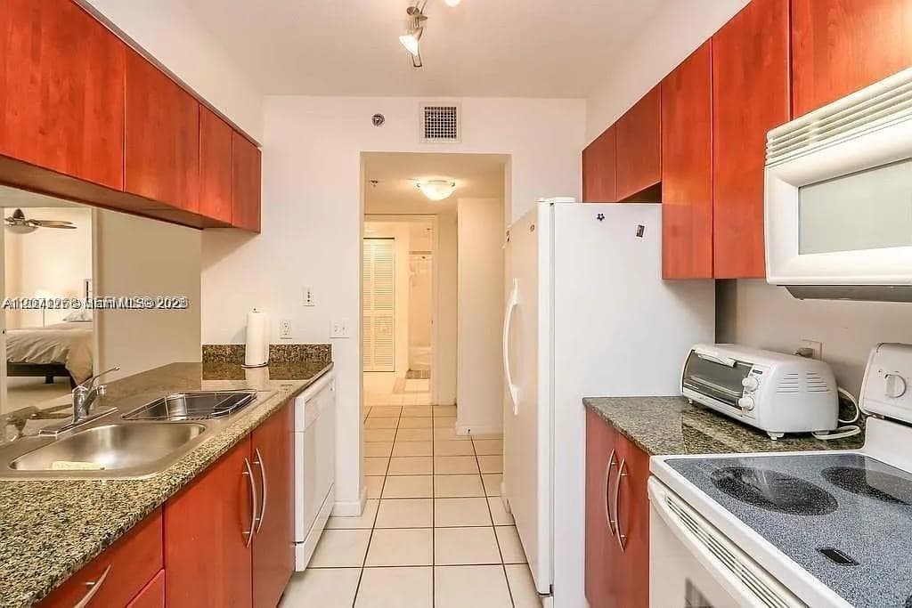 1200 Brickell Bay Dr # 1518, Miami FL 33131