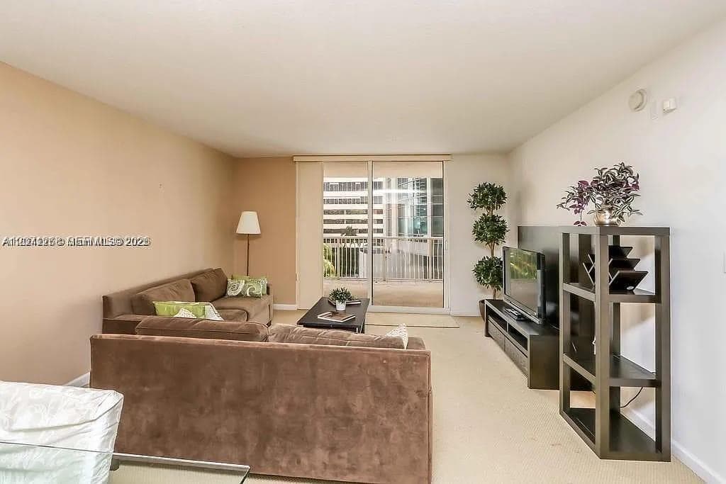 1200 Brickell Bay Dr # 1518, Miami FL 33131