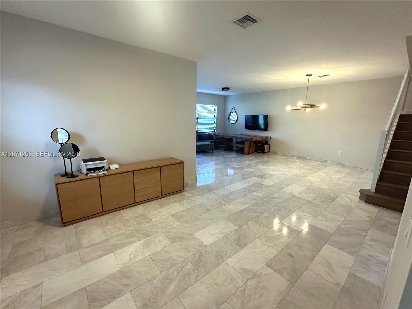 885 NE 191st St, Miami FL 33179