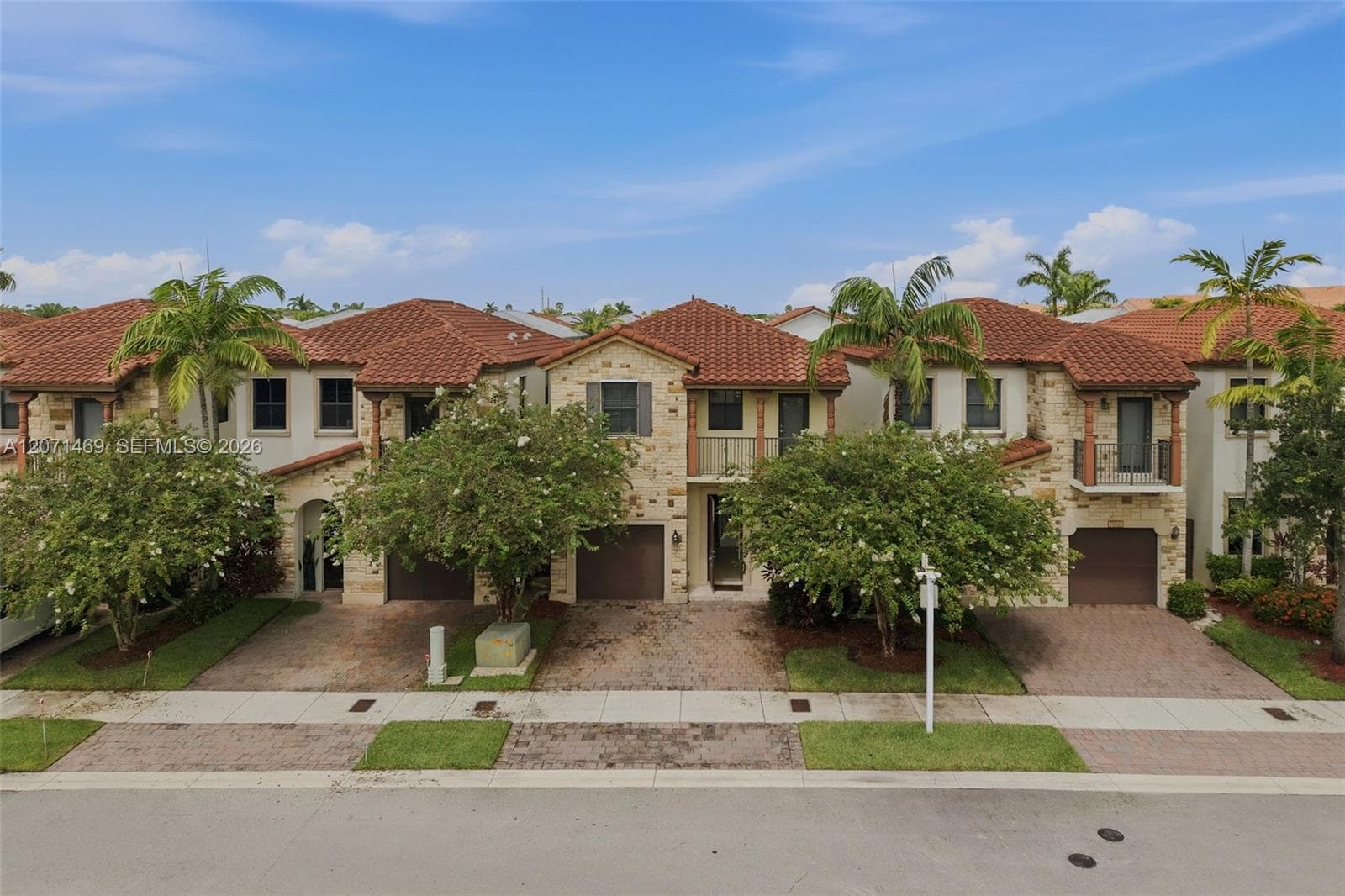 7042 NW 103rd Path, Doral FL 33178