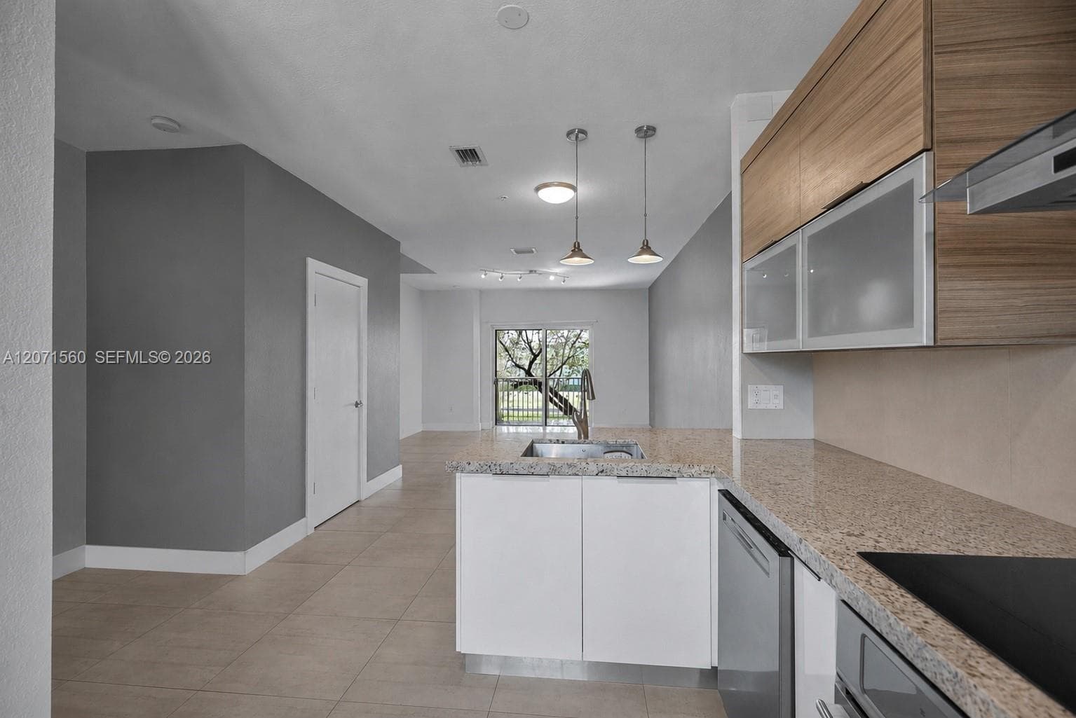 5670 NW 116th Ave # 222, Doral FL 33178