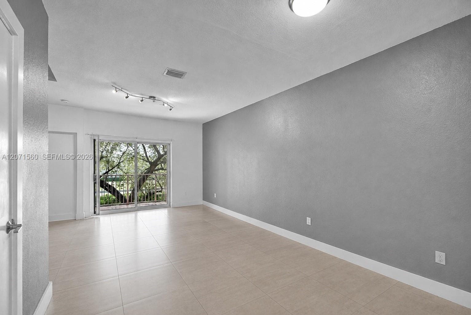 5670 NW 116th Ave # 222, Doral FL 33178