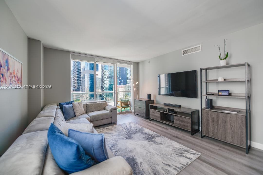 55 SE 6th St # 2110, Miami FL 33131
