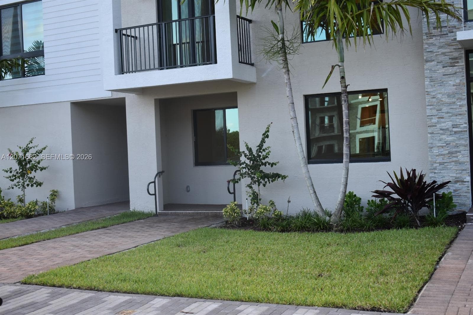 4640 NW 84 # 16, Doral FL 33166