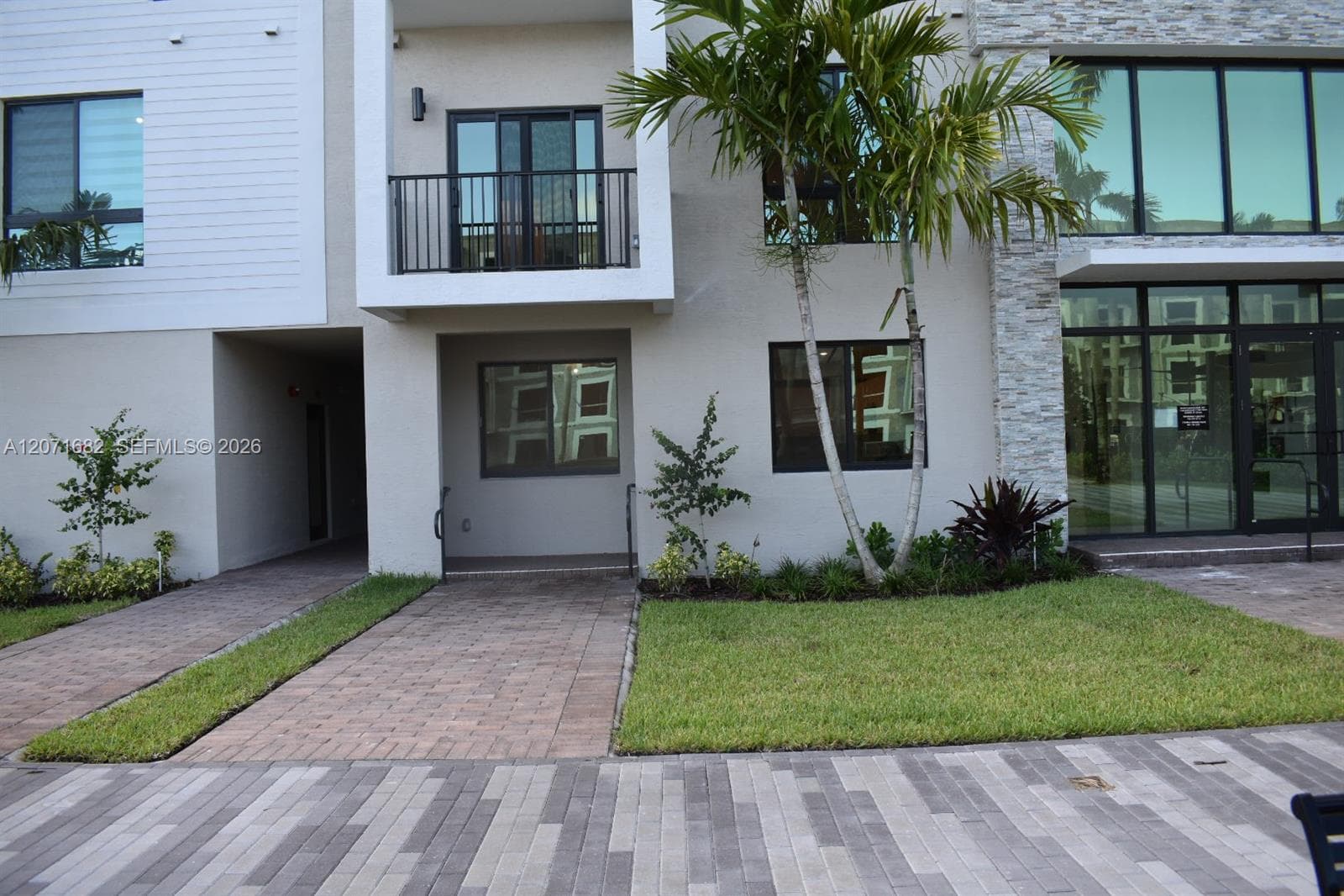4640 NW 84 # 16, Doral FL 33166