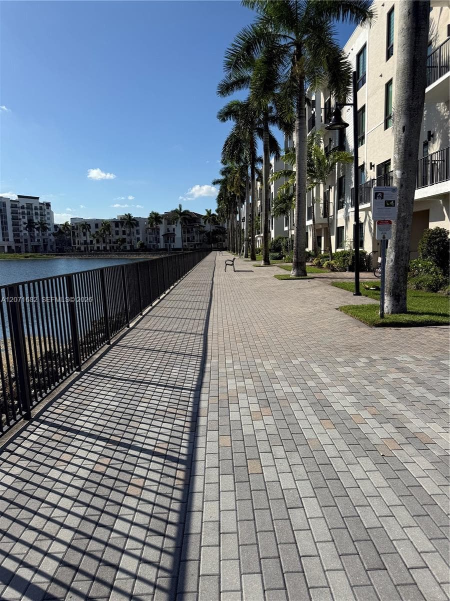 4640 NW 84 # 16, Doral FL 33166