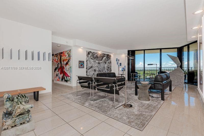 1000 QUAYSIDE TERRACE # 1901, Miami FL 33138