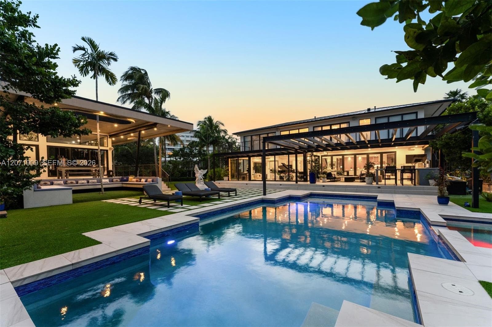 795 Lakeview Dr, Miami Beach FL 33140